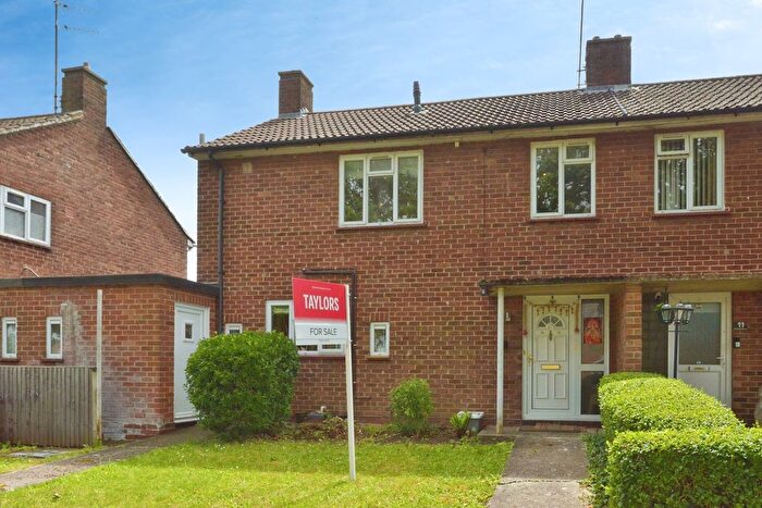 3 Bedroom Semi-Detached House For Sale In Debbs Close, Stony Stratford, Milton Keynes, MK11