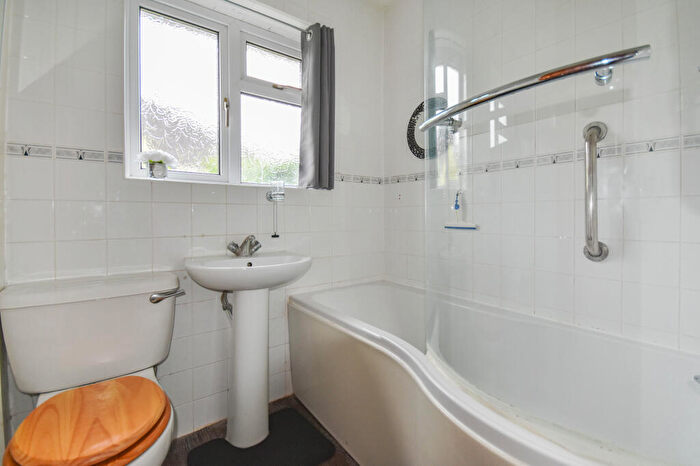 2 Bedroom Bungalow To Rent In Hogarth Avenue, Reading, RG30