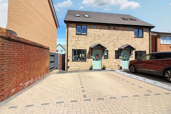 3 Bedroom Semi-Detached House For Sale In Clifton Road, Henlow, SG16