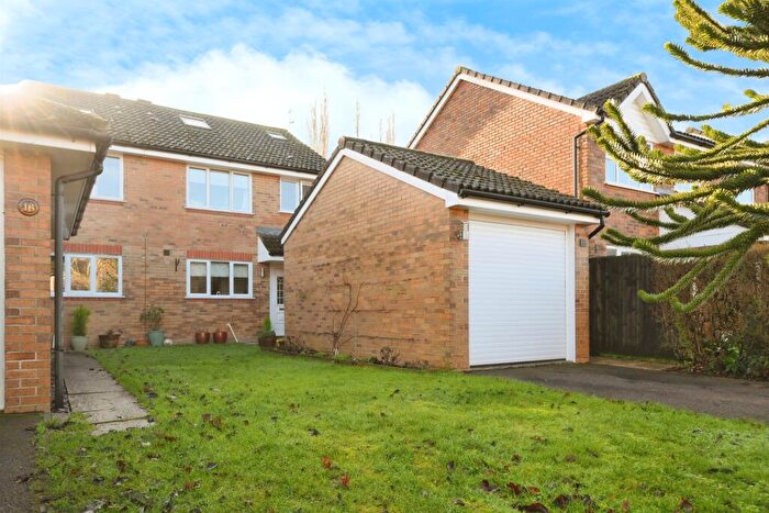 4 Bedroom End Of Terrace House For Sale In Stirling Way, Welwyn Garden City, AL7