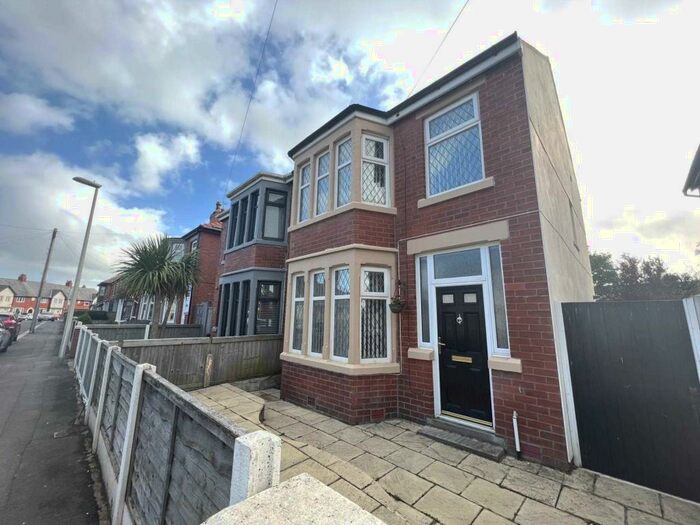 3 Bedroom Semi-Detached House To Rent In Harcourt Road, Blackpool, FY4