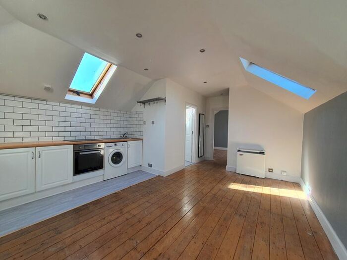 1 Bedroom Flat To Rent In Telford Avenue, London, SW2