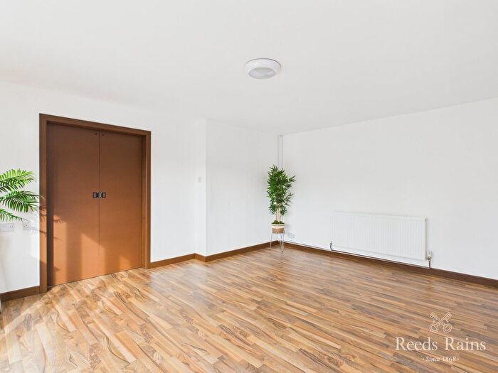 4 Bedroom End Of Terrace House For Sale In Grasby Road, Hull, East Yorkshire, HU8