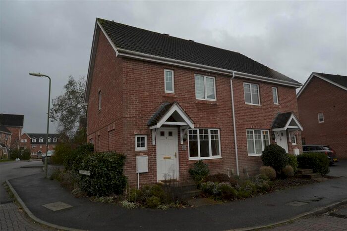 3 Bedroom Semi-Detached House To Rent In Rykmansford Road, Fleet, GU51