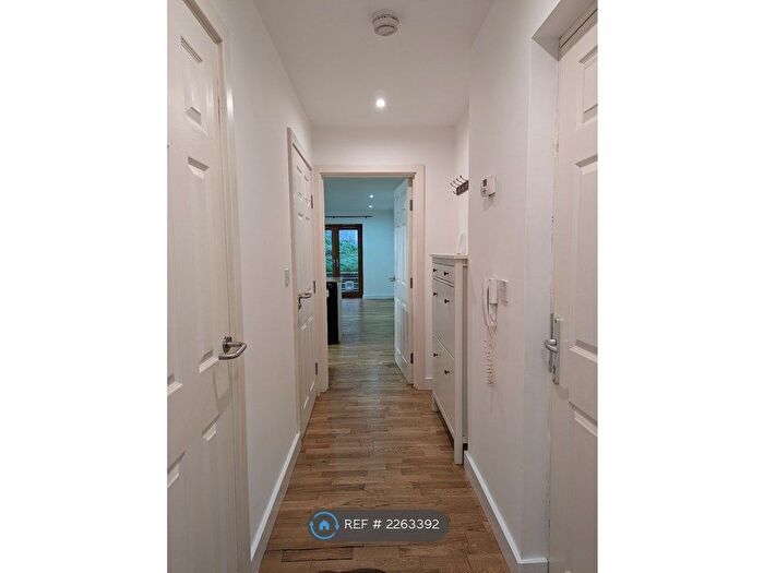 2 Bedroom Flat To Rent In Stanley Street, London, SE8
