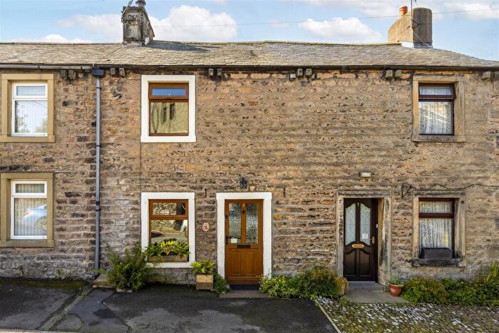 2 Bedroom Cottage For Sale In Baynes Cottages, Low Bentham, LA2