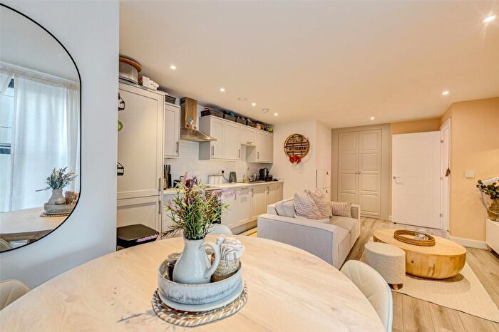 1 Bedroom Flat For Sale In Romany Road, Worthing, West Sussex, BN13