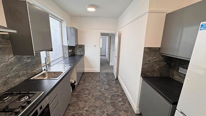 2 Bedroom Flat To Rent In Tenby Road, Chadwell Heath, RM6