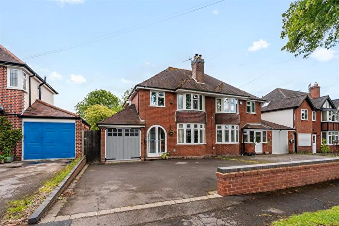 3 Bedroom Semi-Detached House For Sale In Kingswood Close, Lapworth, Solihull, B94