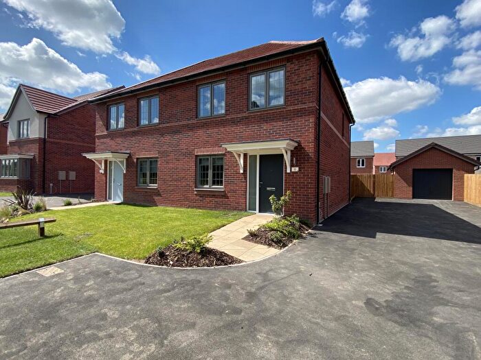 3 Bedroom House To Rent In Doherty Close, Warwick, CV34