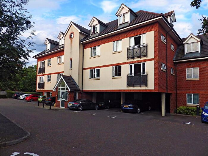 2 Bedroom Apartment For Sale In Coy Court, Aylesbury, Buckinghamshire, HP20