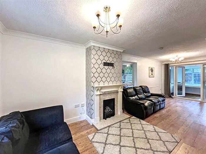 3 Bedroom End Terrace House For Sale In Braithwait Close, Norwich, NR5