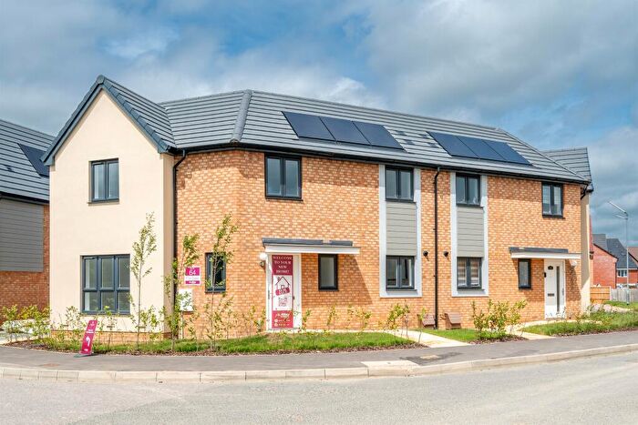 3 Bedroom Semi-Detached House For Sale In Arcadia Park, Berryfields, Aylesbury, HP18