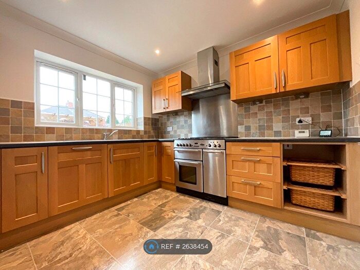 4 Bedroom Semi-detached House To Rent In St. Ursulas Road, Doncaster, DN4