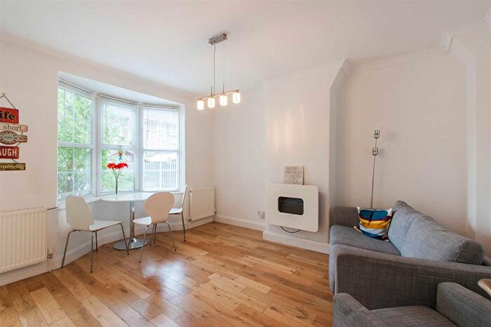 3 Bedroom Terraced House To Rent In Old Oak Common Lane, London, W3