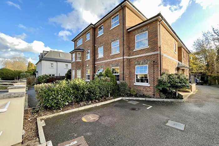 1 Bedroom Flat For Sale In Portsmouth Road, Thames Ditton, KT7