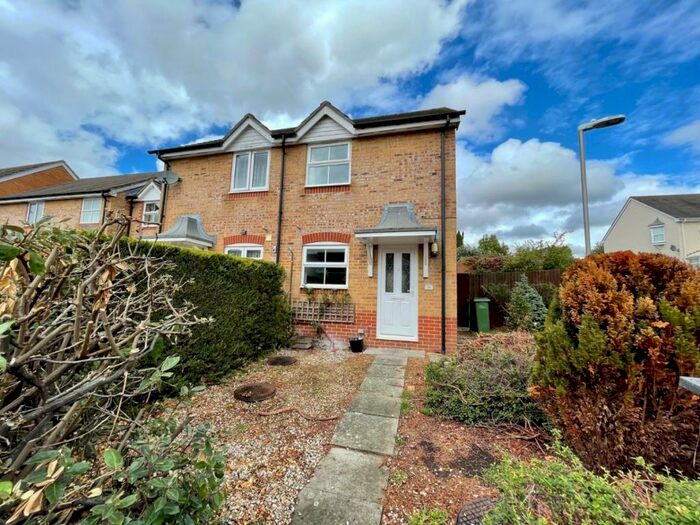 2 Bedroom Semi-Detached House To Rent In Harrington Close, Newbury, RG14