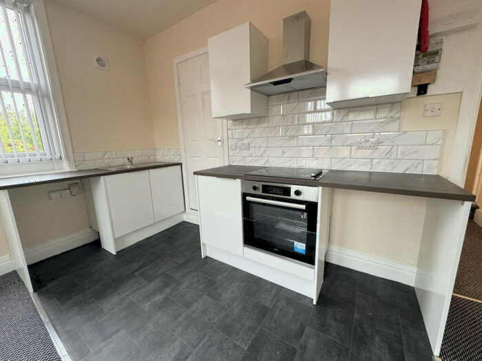 Studio To Rent In Fairford Avenue, Leeds, West Yorkshire, LS11