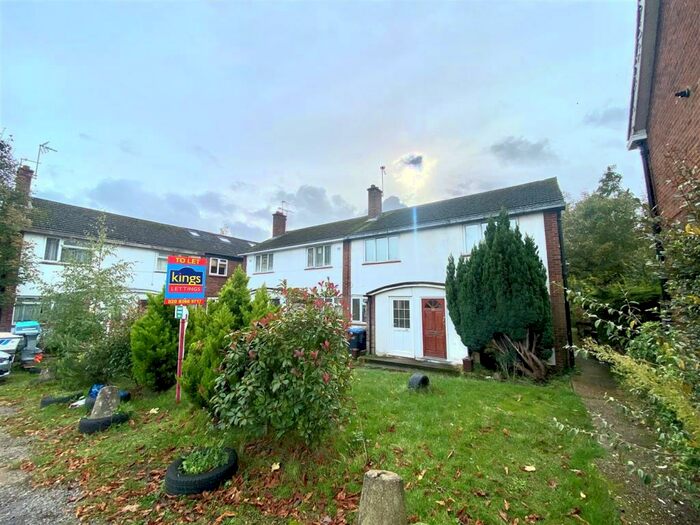 2 Bedroom Maisonette To Rent In Holtwhites Hill, Enfield, EN2