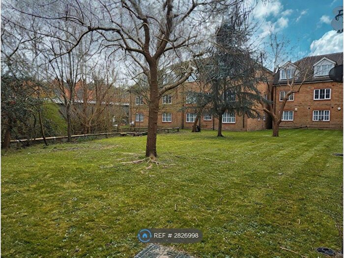 1 Bedroom Flat To Rent In Cedar House, Whyteleafe, CR3