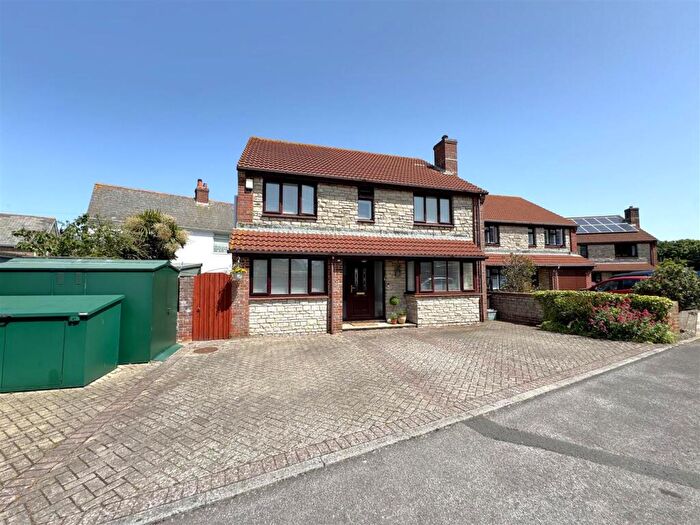 4 Bedroom Detached House For Sale In Chestnut Place, Radipole, DT3