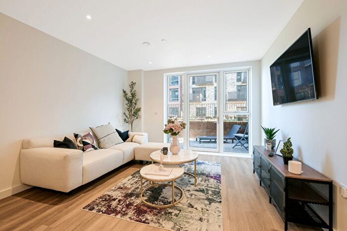 1 Bedroom Flat For Sale In Heybourne Park, Clayton Field, London, NW9