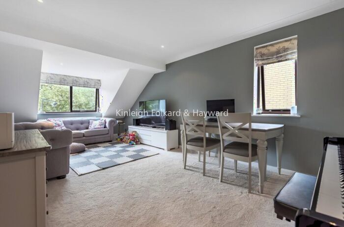 2 Bedroom Flat To Rent In Albemarle Road, Beckenham, BR3