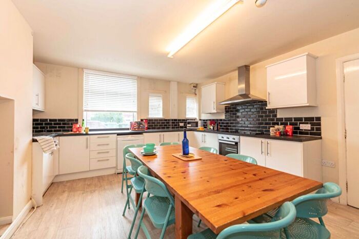 8 Bedroom Terraced House To Rent In Manor Terrace, Headingley, Leeds, LS6