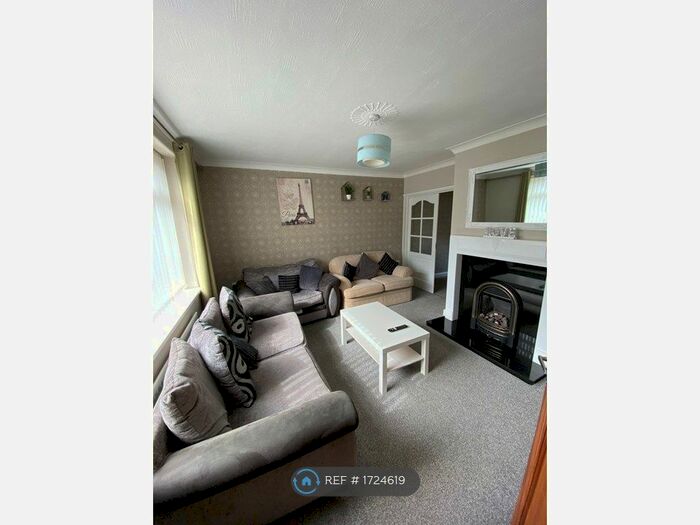 4 Bedroom Semi-Detached House To Rent In Acomb Gardens, Newcastle Upon Tyne, NE5