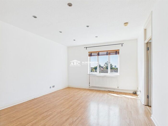 2 Bedroom Flat For Sale In Rowlands Close, London, NW7