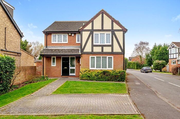 4 Bedroom Detached House For Sale In Staines-Upon-Thames, Runnymede, TW18