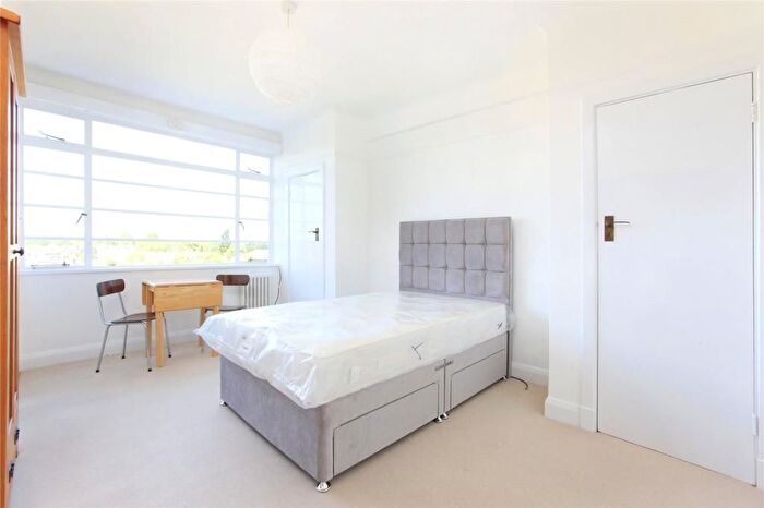 Studio To Rent In Du Cane Court, Balham High Road, London, SW17