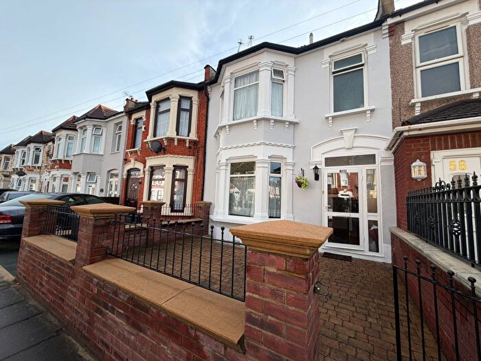 3 Bedroom Terraced House For Sale In Elmstead Road, Ilford, IG3