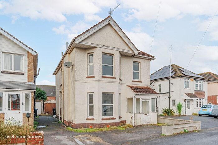 4 Bedroom Detached House To Rent In Ensbury Avenue, Bournemouth, BH10