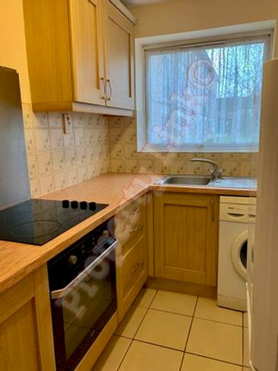 1 Bedroom Flat To Rent In Dellow Close, Ilford, Ilford, IG2