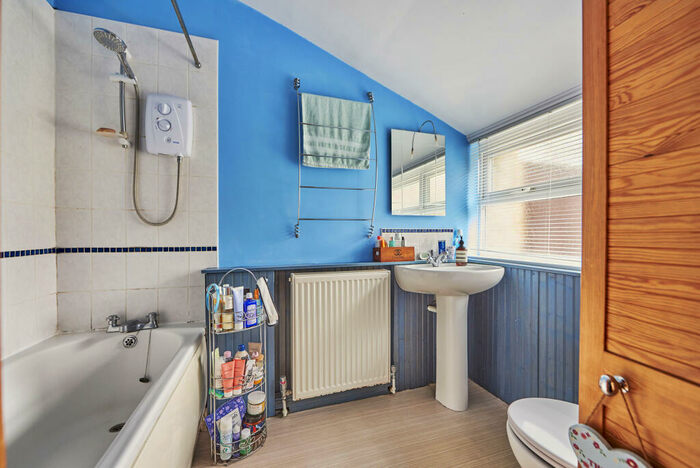 1 Bedroom Maisonette To Rent In Cowper Road, Harpenden, Hertfordshire, AL5