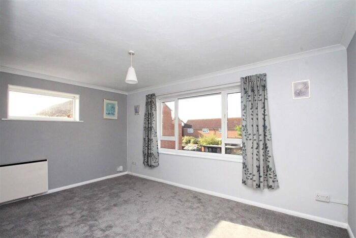1 Bedroom Flat To Rent In Myrtle Road, Lancing, BN15