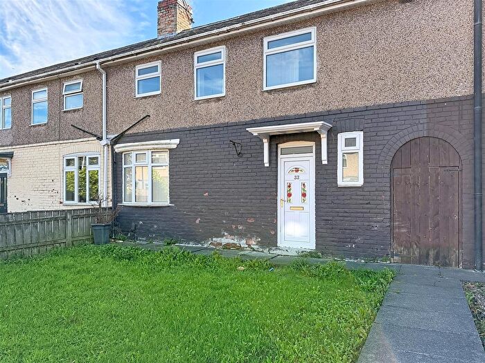 3 Bedroom Semi-detached House To Rent In Chestnut Grove, Thornaby, TS17