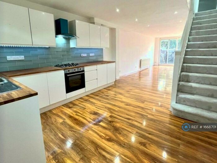 2 Bedroom Terraced House To Rent In Vineyard Close, Catford, London, SE6