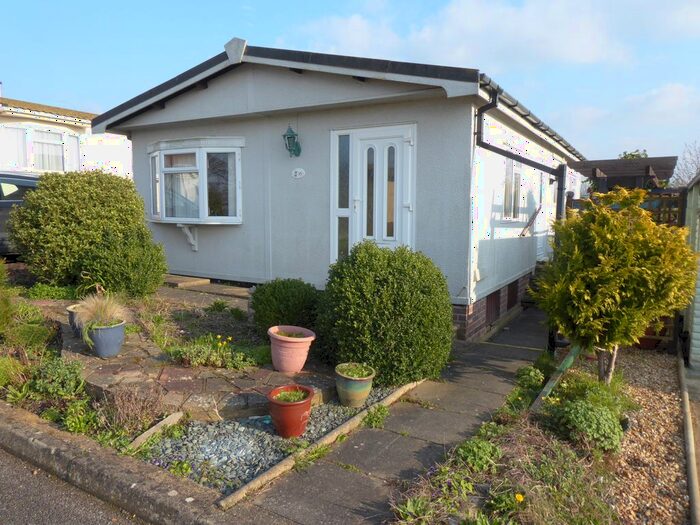 2 Bedroom Mobile/park Home For Sale In Bedwell Park, Witchford, Ely, CB6