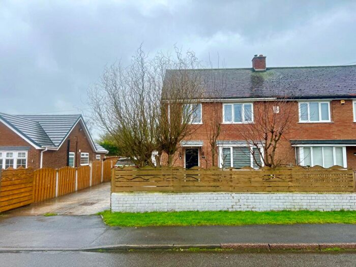 3 Bedroom Semi Detached House For Sale In Baulk Lane, Harworth, Doncaster, DN11