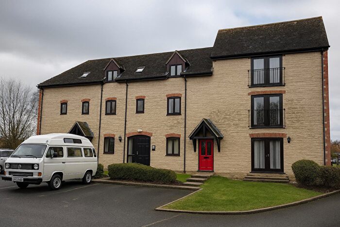 2 Bedroom Apartment To Rent In Ducklington Lane, Witney, OX28