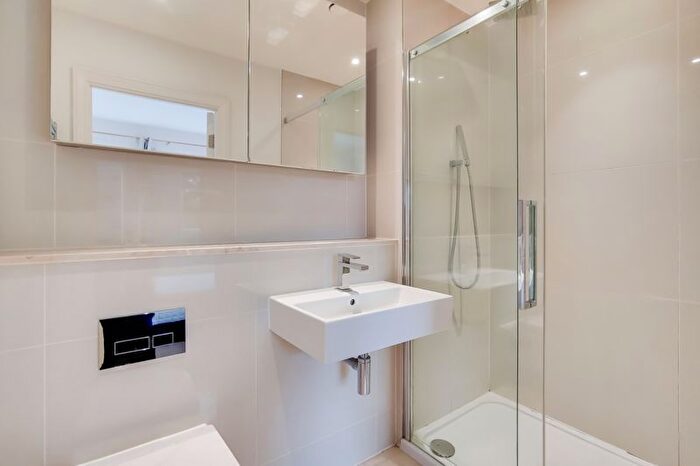2 Bedroom Flat For Sale In Oakhill Road, London, SW15