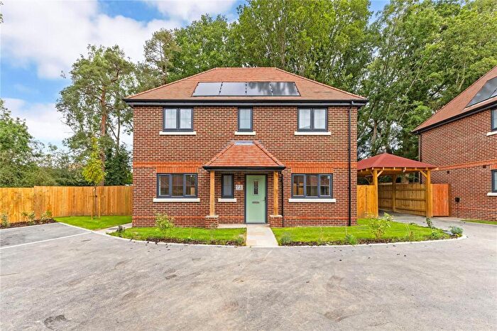 3 Bedroom Detached House For Sale In Hedgerows, Gadbridge Lane, Ewhurst, Surrey, GU6