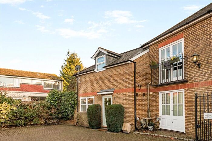 1 Bedroom Maisonette For Sale In North Road, Hersham, KT12