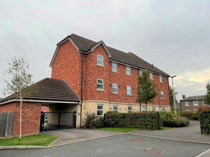 2 Bedroom Flat To Rent In Old Wardour Way, Newbury, RG14