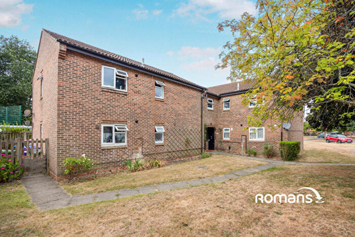 2 Bedroom Flat To Rent In Heron Wood Road, Aldershot, Hampshire, GU12