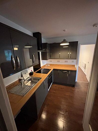 2 Bedroom Flat To Rent In Batley Street, Halifax, HX3