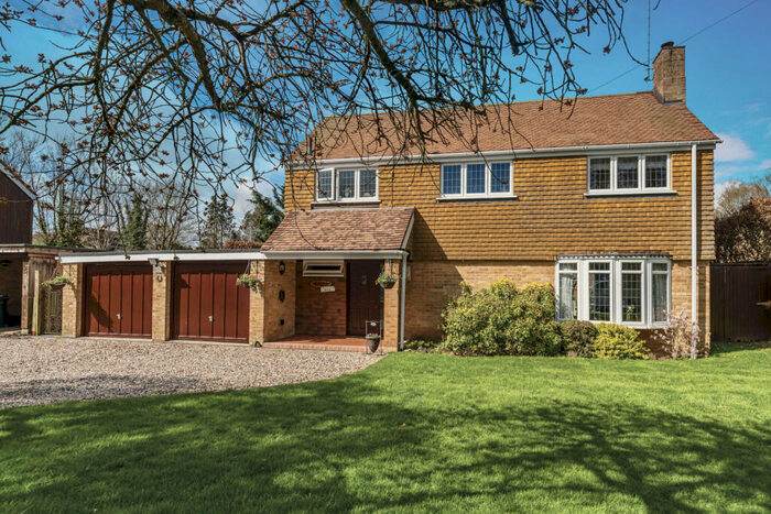 4 Bedroom Detached House For Sale In Bell Court, Hurley, Berkshire, SL6