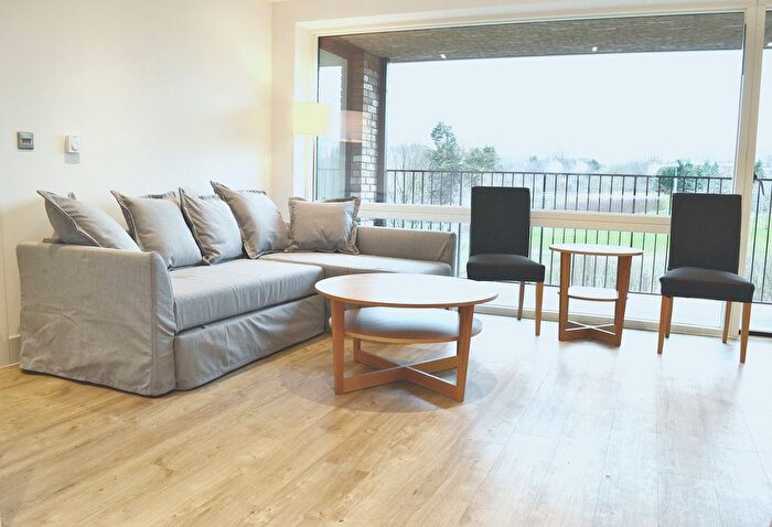 2 Bedroom Flat To Rent In Park Royal, London, NW10